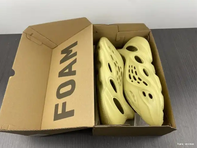 hype RNNR Yeezy Adidas Foam Sulfur GV6775 0524